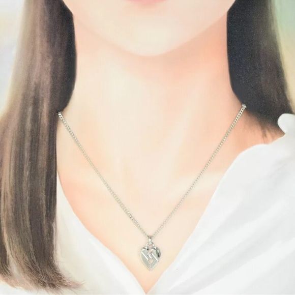 Gucci Silver Heart Pendant Necklace - Picture 6 of 7